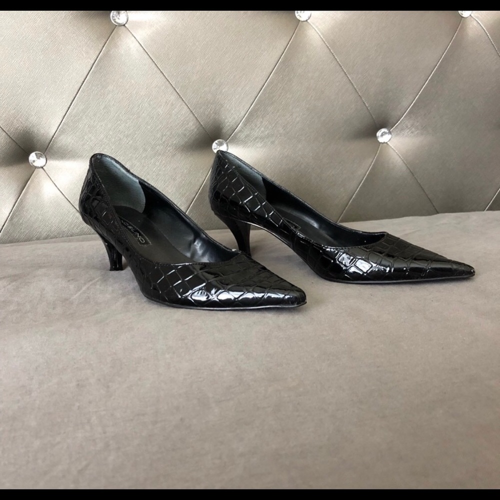 BANDOLINO Kitten Heel Crocodile Skin 6.5